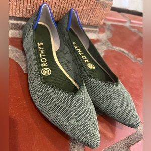 Retired Rothy’s Safari Point in 7.5